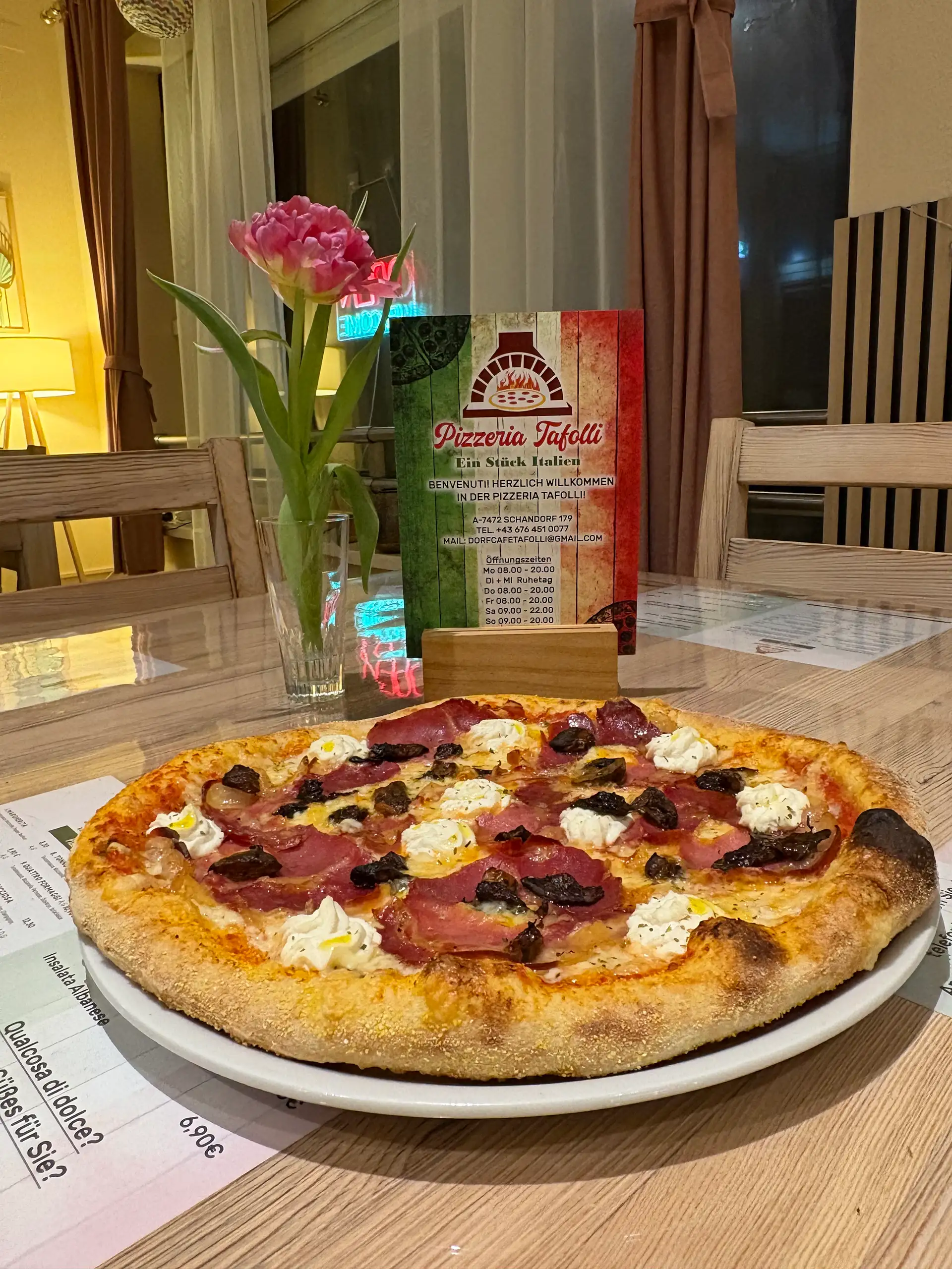 Frische Pizza von der Pizzeria Tafolli